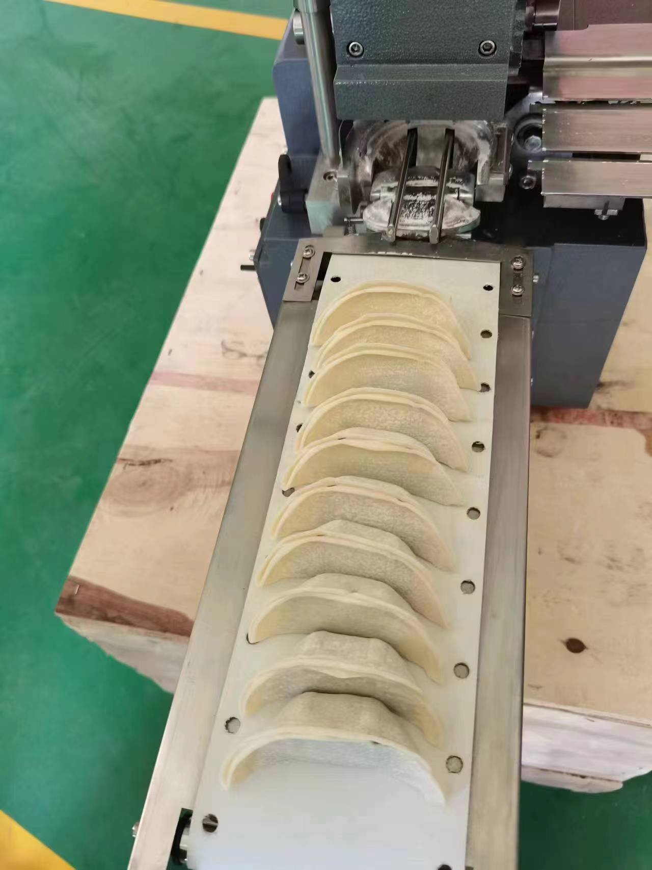 เครื่องทำเกี๊ยวญี่ปุ่นประสิทธิ - Gyoza Dumpling Maker บทวิจารณ์และราคา